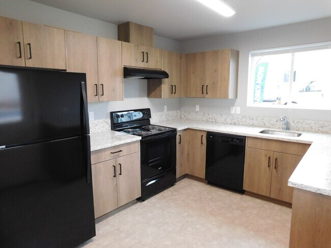 Building Photo - 2Bd/2Ba Upper Level Apartment - Available Now!