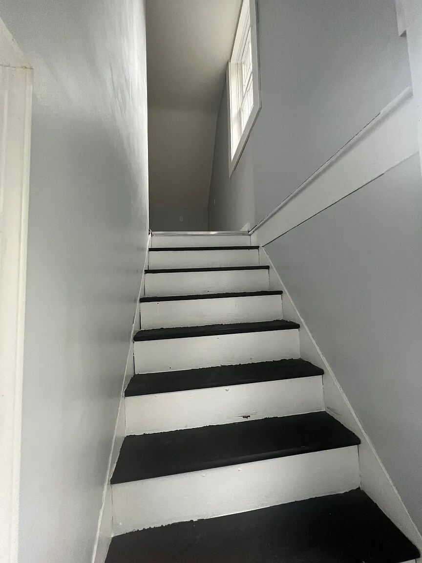 Building Photo - 413 Hammond St