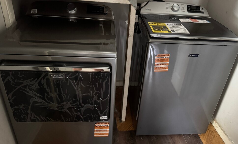 Building Photo - 1881 Nekoma Ct