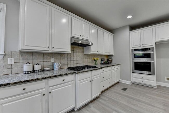 Building Photo - 4805 Shelbourne Dr