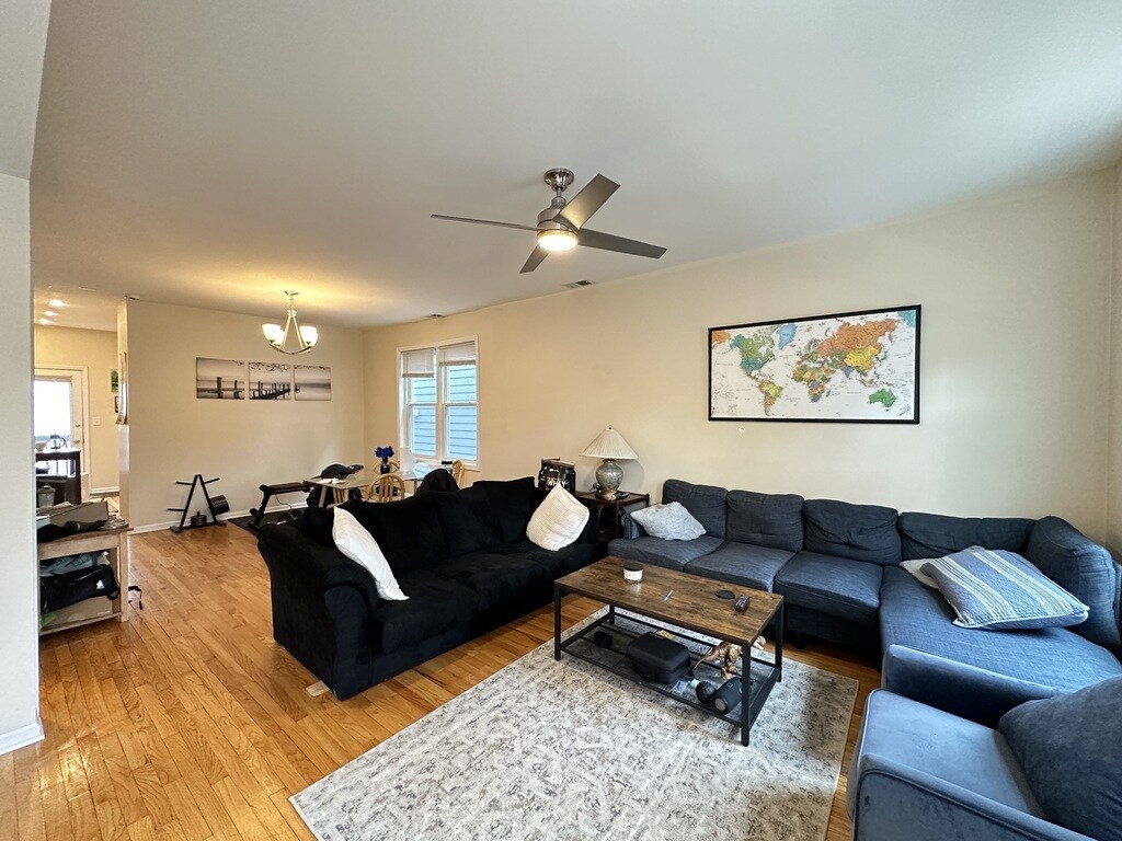 Building Photo - 1738 W Nelson St