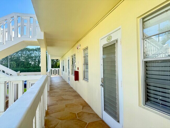 Building Photo - 143 Dorset D