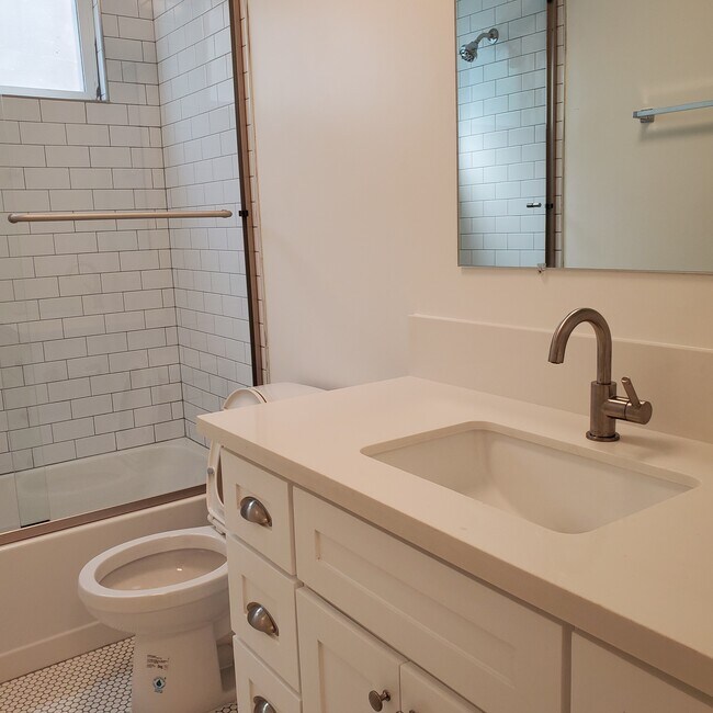 Building Photo - 2005 Ivar Ave