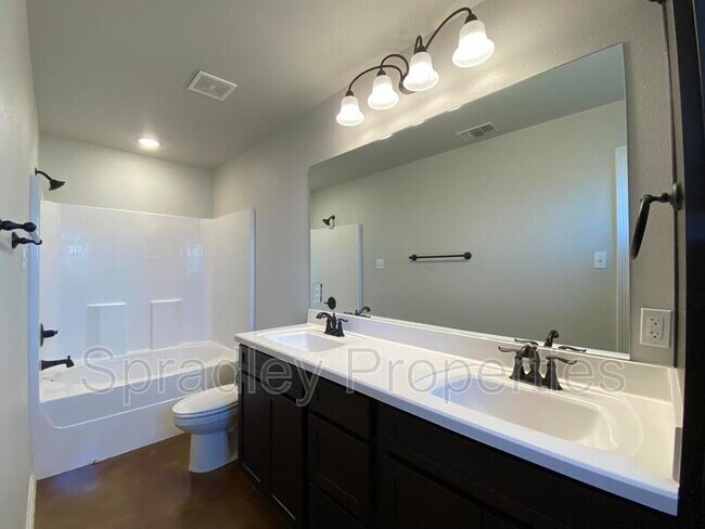 Building Photo - 1006B Sparrow Cove