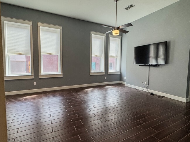 Building Photo - 2901 Lee St