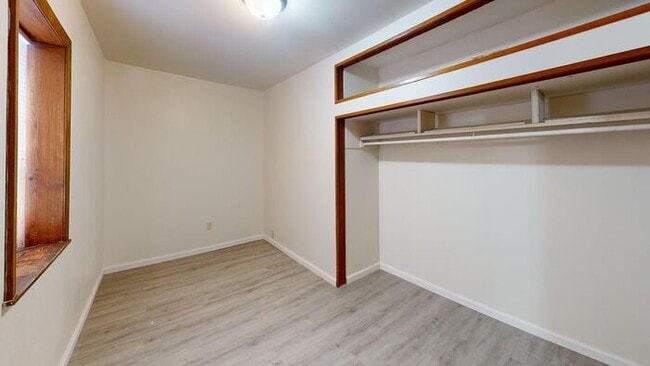 Building Photo - 507 8th Ave SW