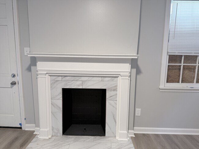 Building Photo - 793 N Hollywood St