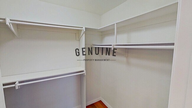 Building Photo - Spacious 2 Story 3Bd 2.5Ba Townhome