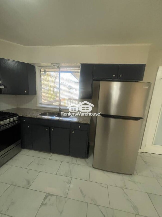 Building Photo - Updated 4-bedroom 2.5 bath home with finished basement