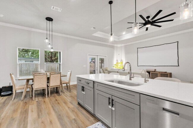 Building Photo - 1201 Forest Heights Rd