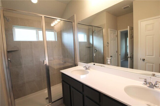 Building Photo - 307 Silver Glen Dr