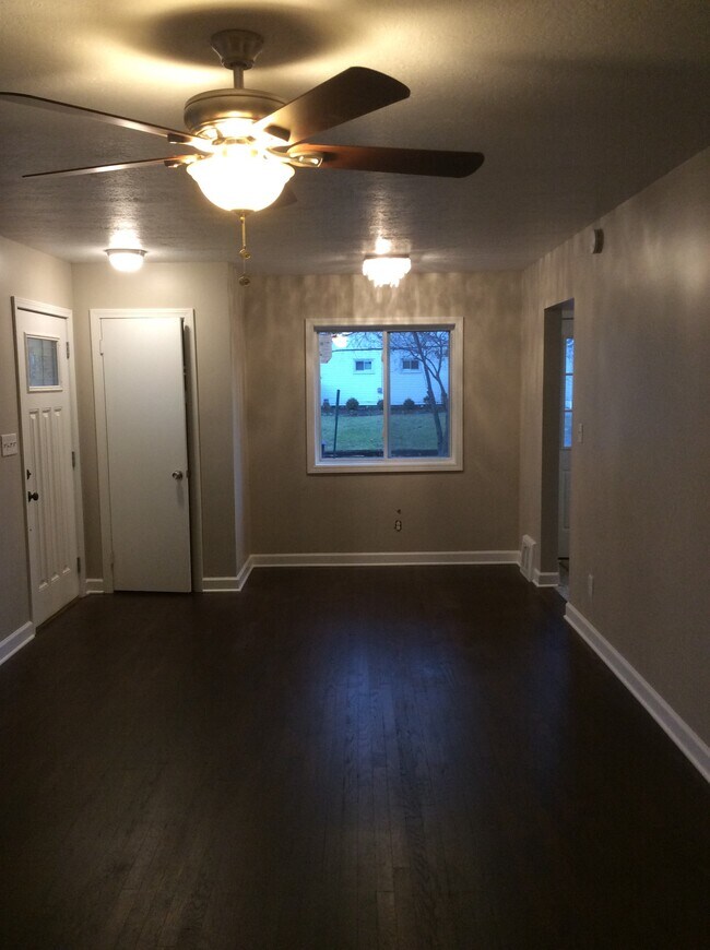 dining area and front door to the left, kitchen to the right - 337 Kenwood Avenue