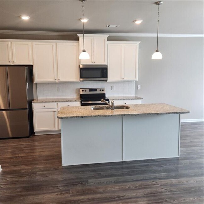 Building Photo - 5056 Silver Fox Trl