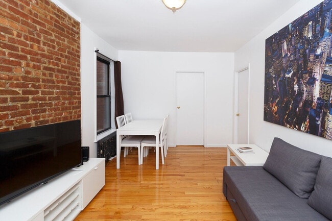 Building Photo - 300 E 93rd St