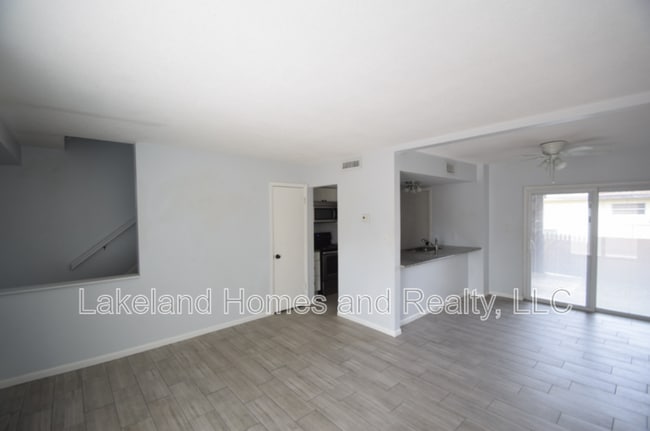 Building Photo - 939 Castle Way