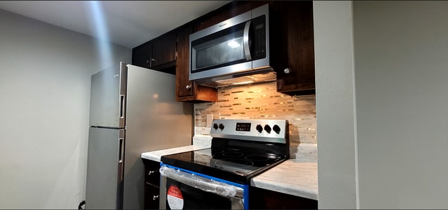 Building Photo - Beutiful 2 bedroom 1 bath apartment