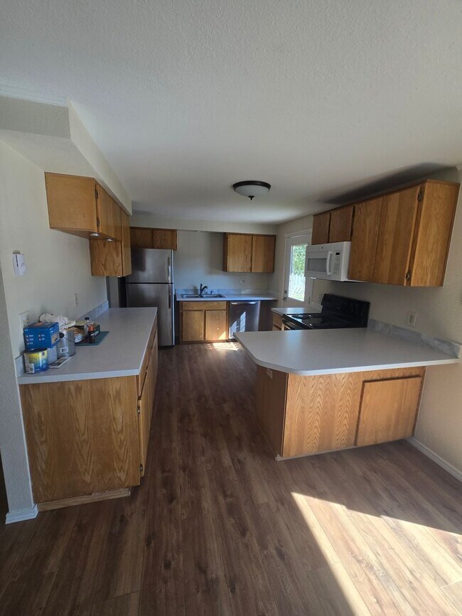 Building Photo - 1448 SW Canyon Dr