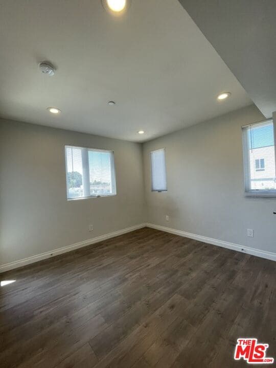 Building Photo - 5733 1/2 Fulcher Ave