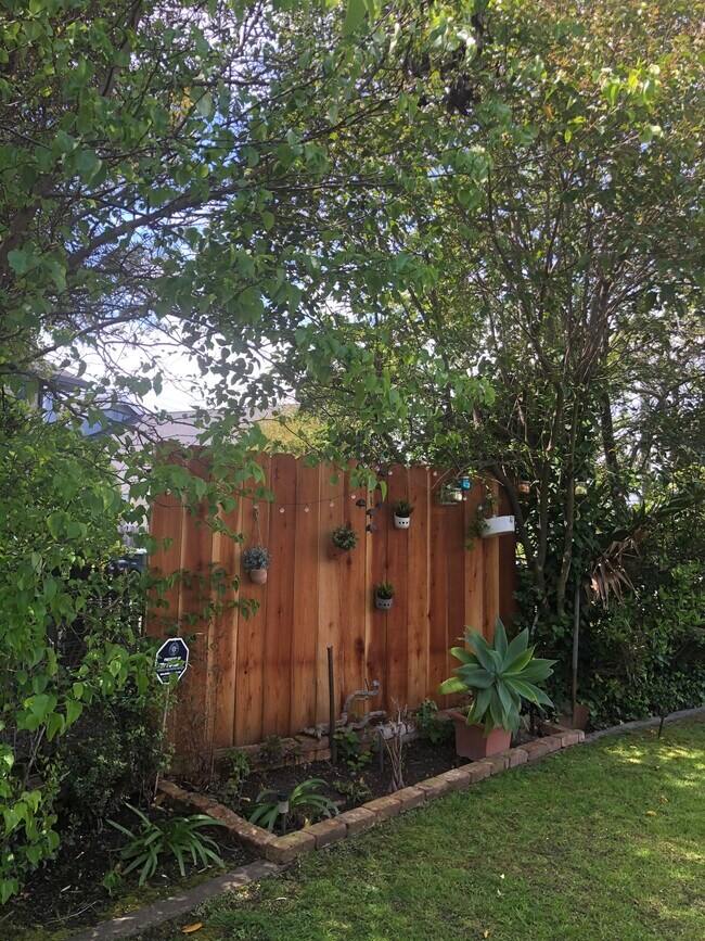 Building Photo - 943 Lurline Dr