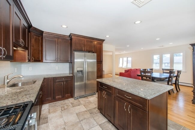 Building Photo - 11 Roehrs Dr