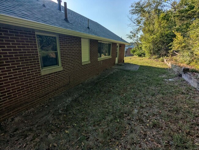 Building Photo - 811 E Dunklin St