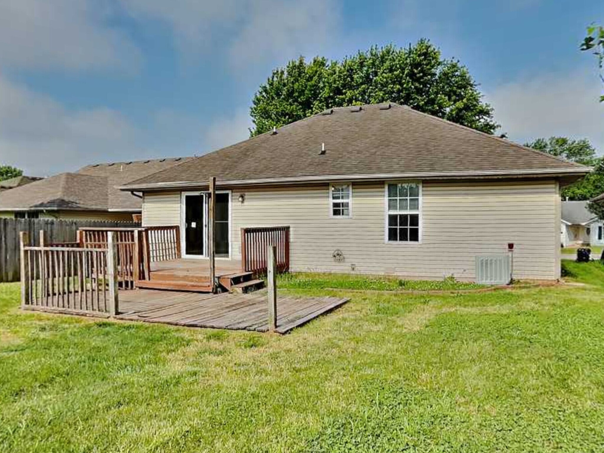 Building Photo - 720 N Elder Ave