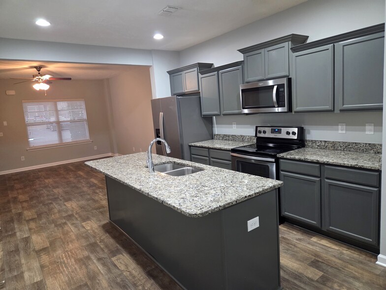 Kitchen - 628 Bradburn Village Cir