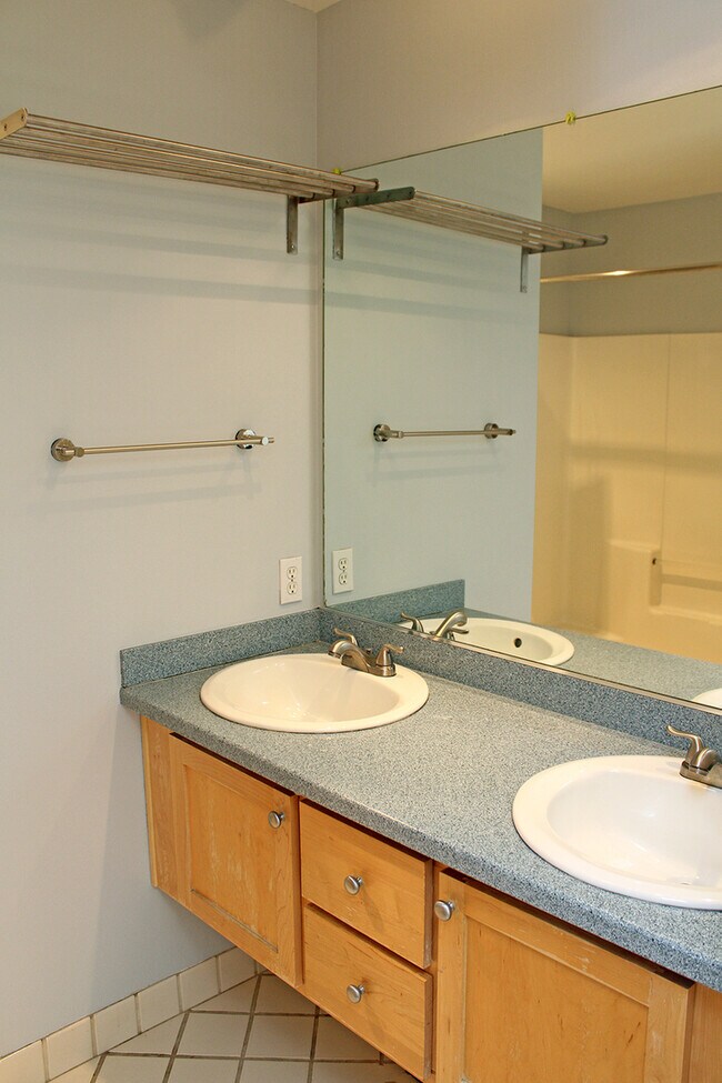 Building Photo - Lovely 3 Bed, 2 Bath Townhouse in North Tabor