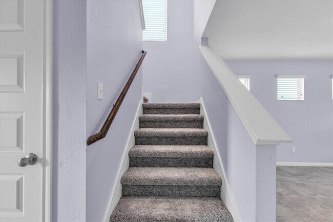 Building Photo - 440 Star Thistle St