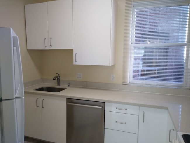 kitchen - 947 Geary St