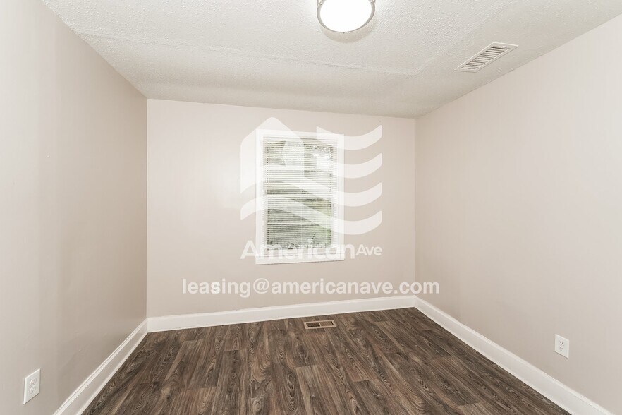 Building Photo - 1373 Prosch Ave