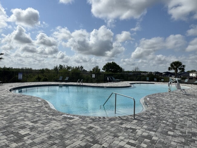 Building Photo - 512 Mckenna Dr