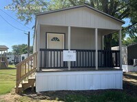 Building Photo - 1631 Dena Dr