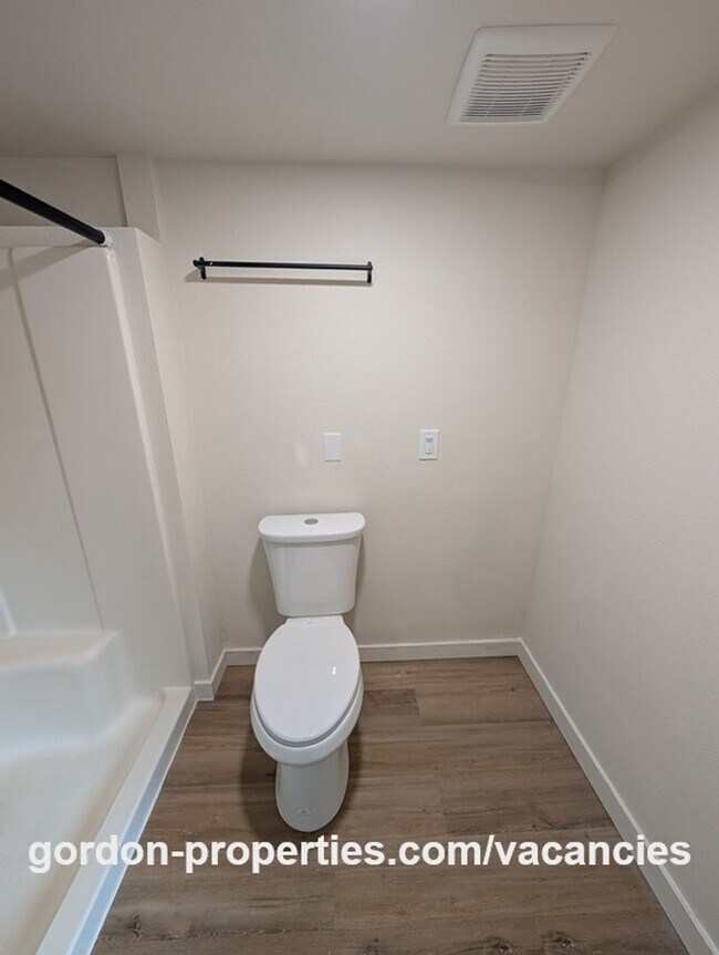 Building Photo - Saint Helens OR - downstairs 1 bedroom flat in duplex