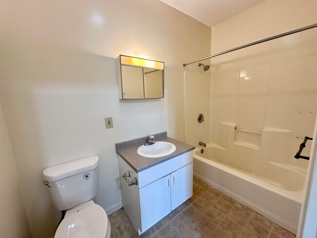 Building Photo - 96 Palm St