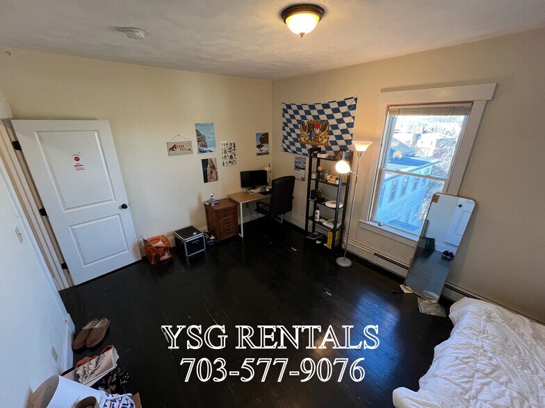 Building Photo - 4 Romar Ter