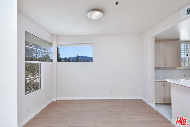 Building Photo - 5350 White Oak Ave