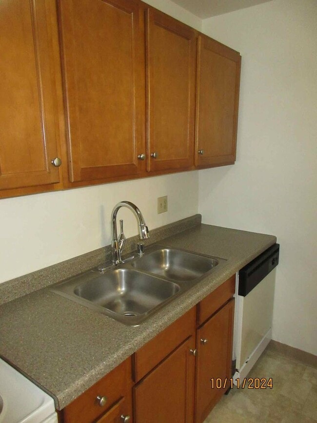 Building Photo - N111 W15784 Vienna Court # 2