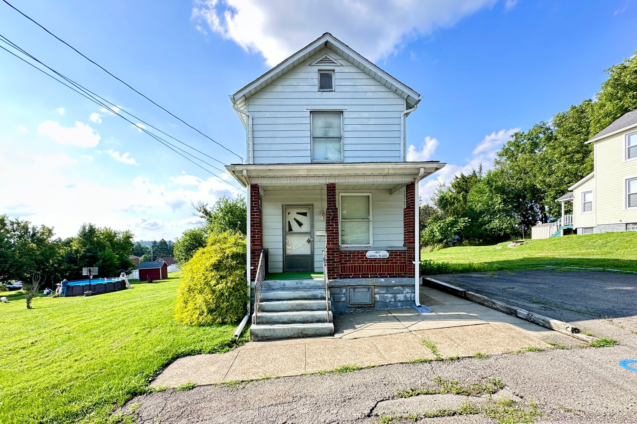 Building Photo - 1413 Laurel Pl