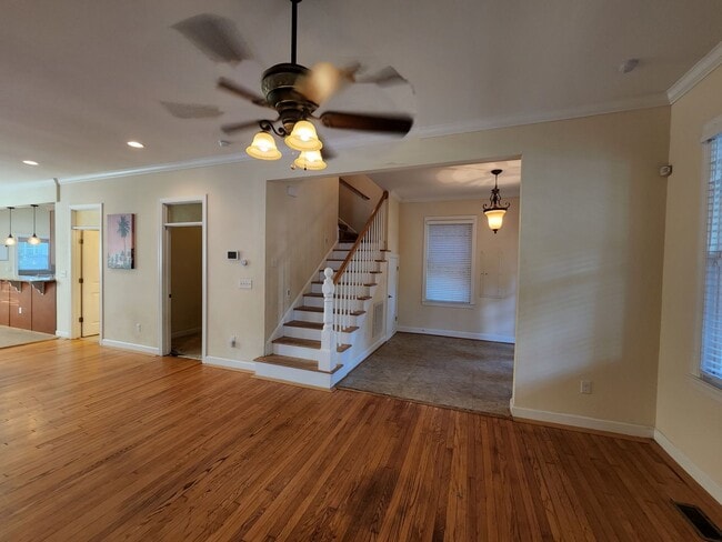 Building Photo - AVAILABLE for showing NOW for ODU FALL SEMESTER 2026!  5-Bedroom near ODU, Military Bases, Hospit...