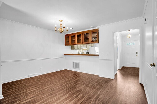 Building Photo - 2 Bed, 2.5 Bath Townhome Available in Simp...