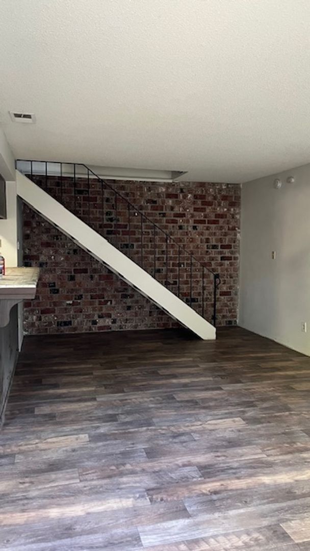 Building Photo - North Davis condo