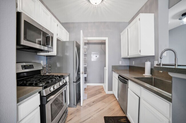 Building Photo - NEWLY RENOVATED AND FULLY FURNISHED CONDO ...