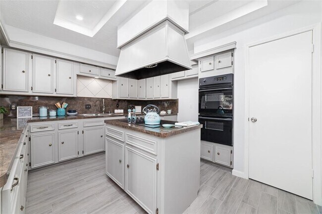 Building Photo - 22122 Woodrose Dr
