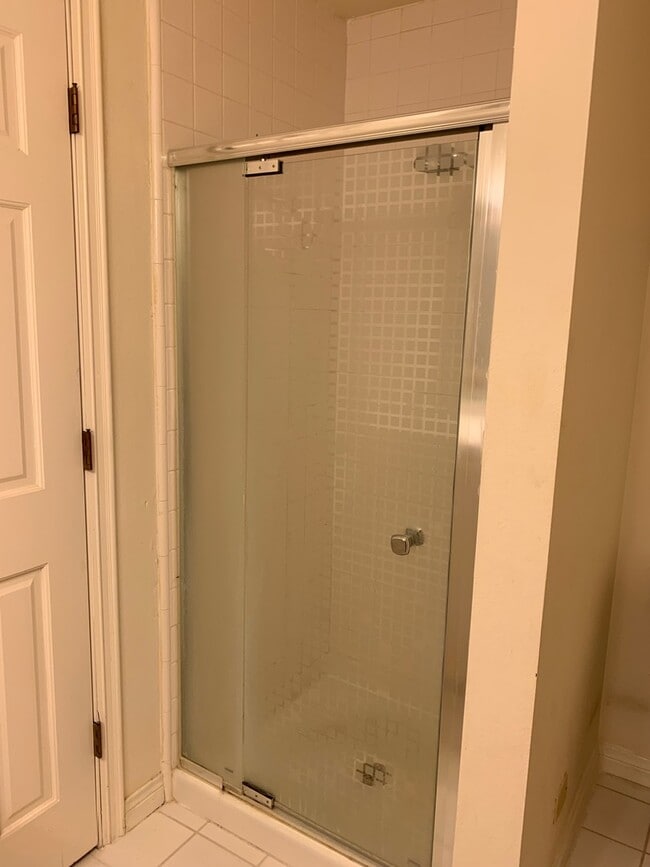 Building Photo - Los Caballeros Clubhouse #1304