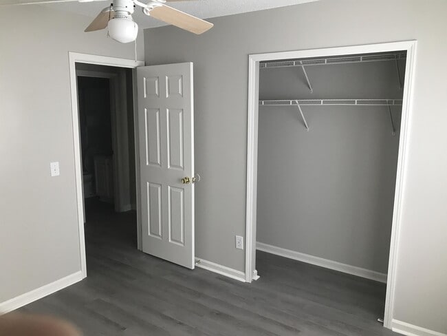 Building Photo - 220 Lake Linden Dr