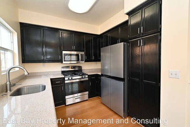 Building Photo - 3 br, 2.5 bath House - 3574 Fitzsimmons Cmn