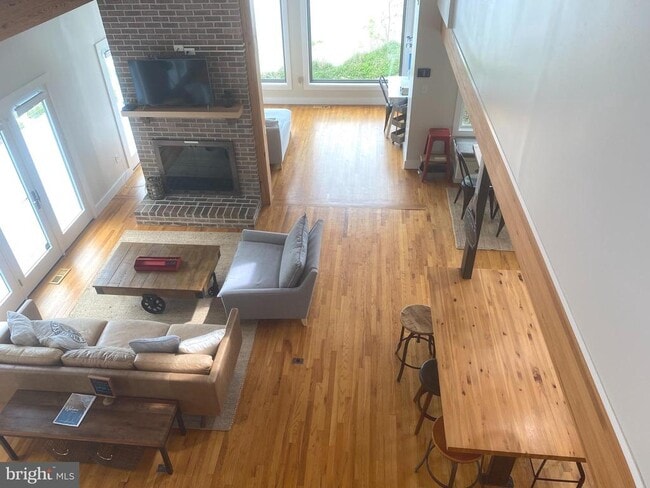 Building Photo - 3550 Bay View Dr