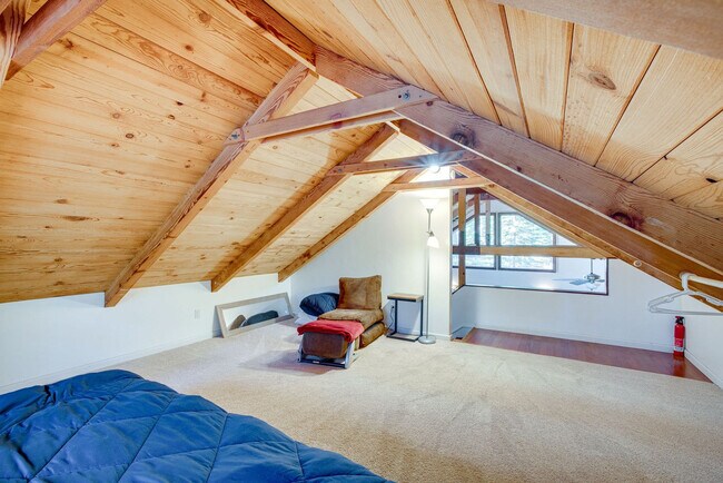 Building Photo - 932 Kiowa Dr