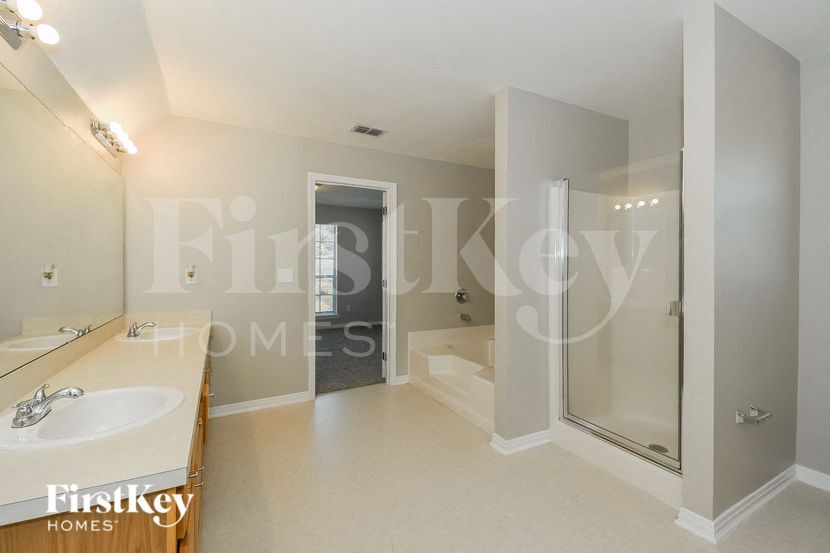 Building Photo - 7452 Cliff Cottage Dr